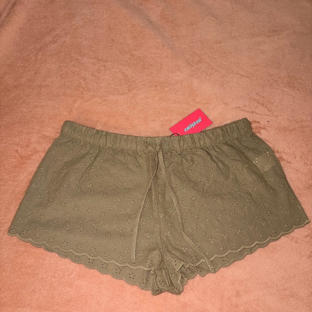 Edikted Eyelet Olive Green Shorts